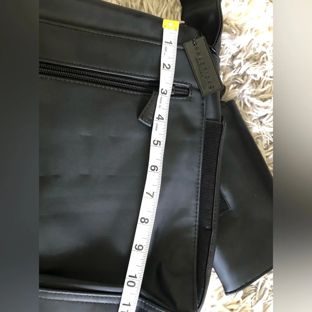 Kenneth Cole Reaction Crossbody Computer Bag with Wallets